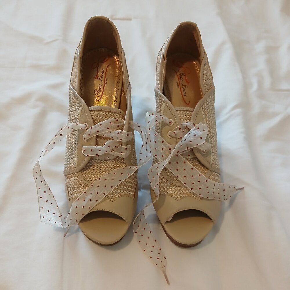 Poetic License Stuck On You Whimsical Peep Toe Platform Lace Up Heels Size 10